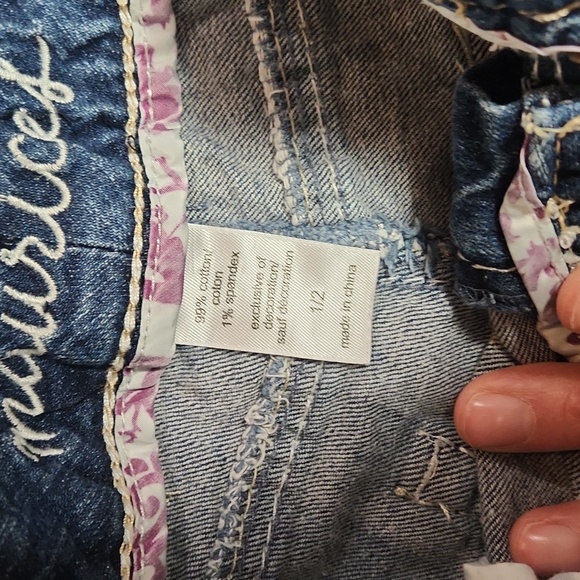 Womens 1/2 Jean shorts - Picture 2 of 3